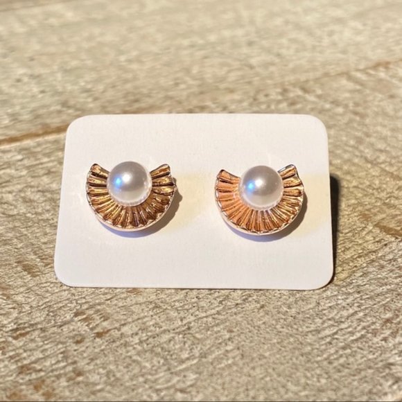 boutique Jewelry - 5/$25 Faux Pearl Rose Gold Flower Stud Earrings HOLIDAY SALE REDUCED SHIPPING!